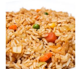 Nasi goreng, ham, ei, atjar en kroepoek